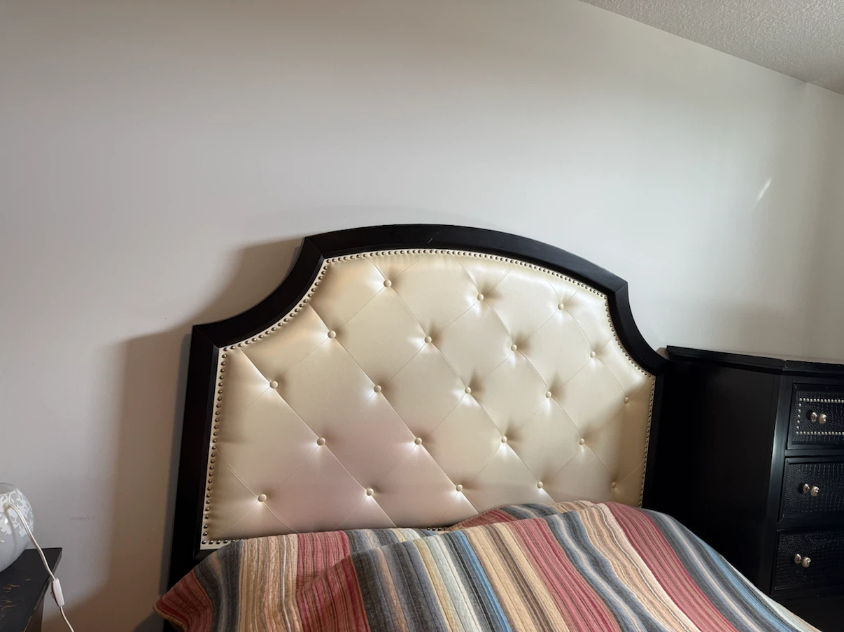 Queen Bedroom Set - photo 4