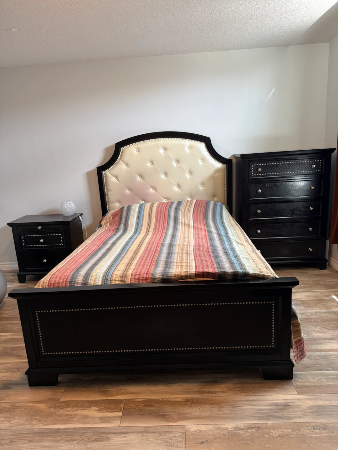 Queen Bedroom Set - photo 5