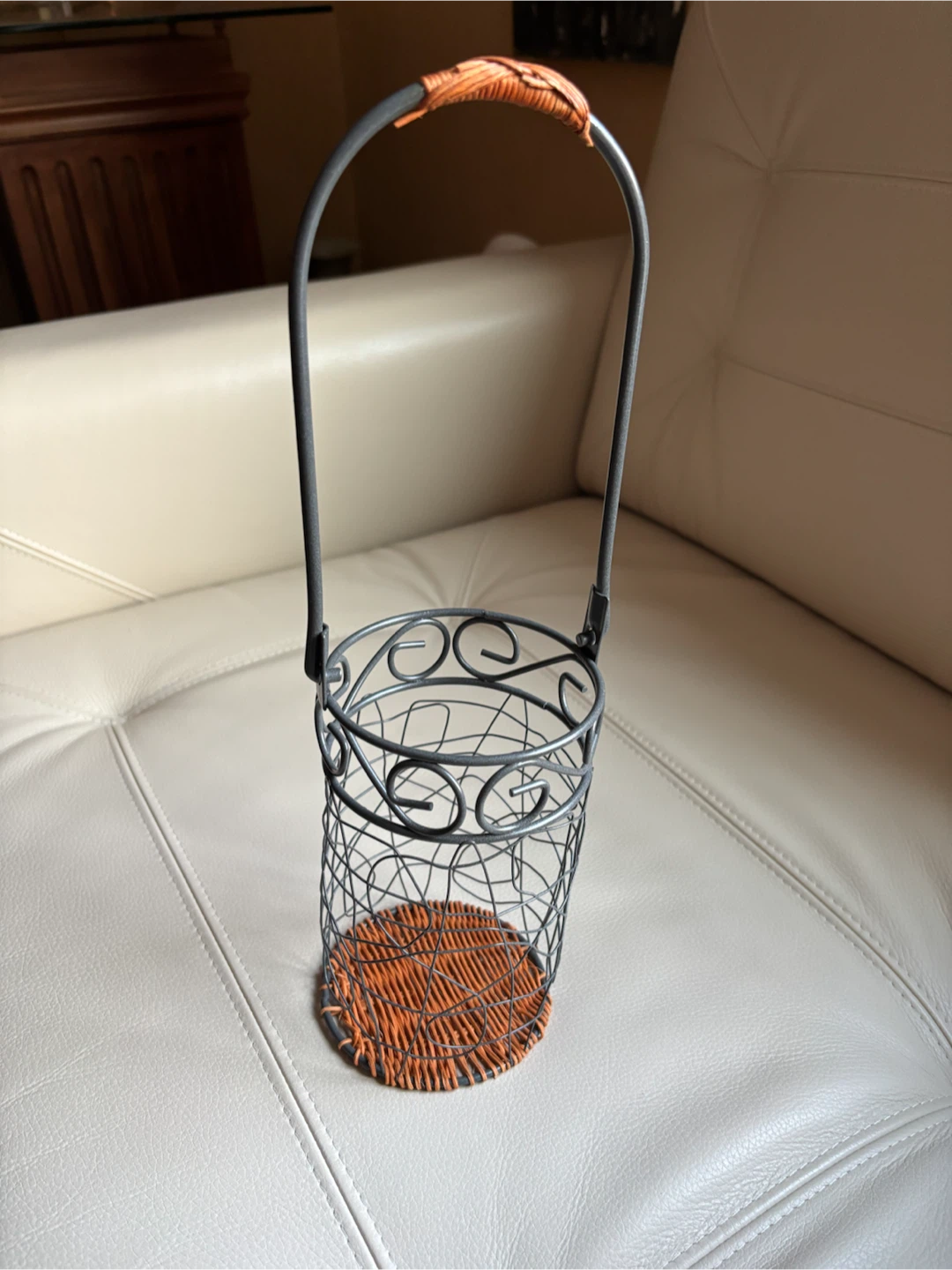 Wine holder Wire basket with handle and wicker base
