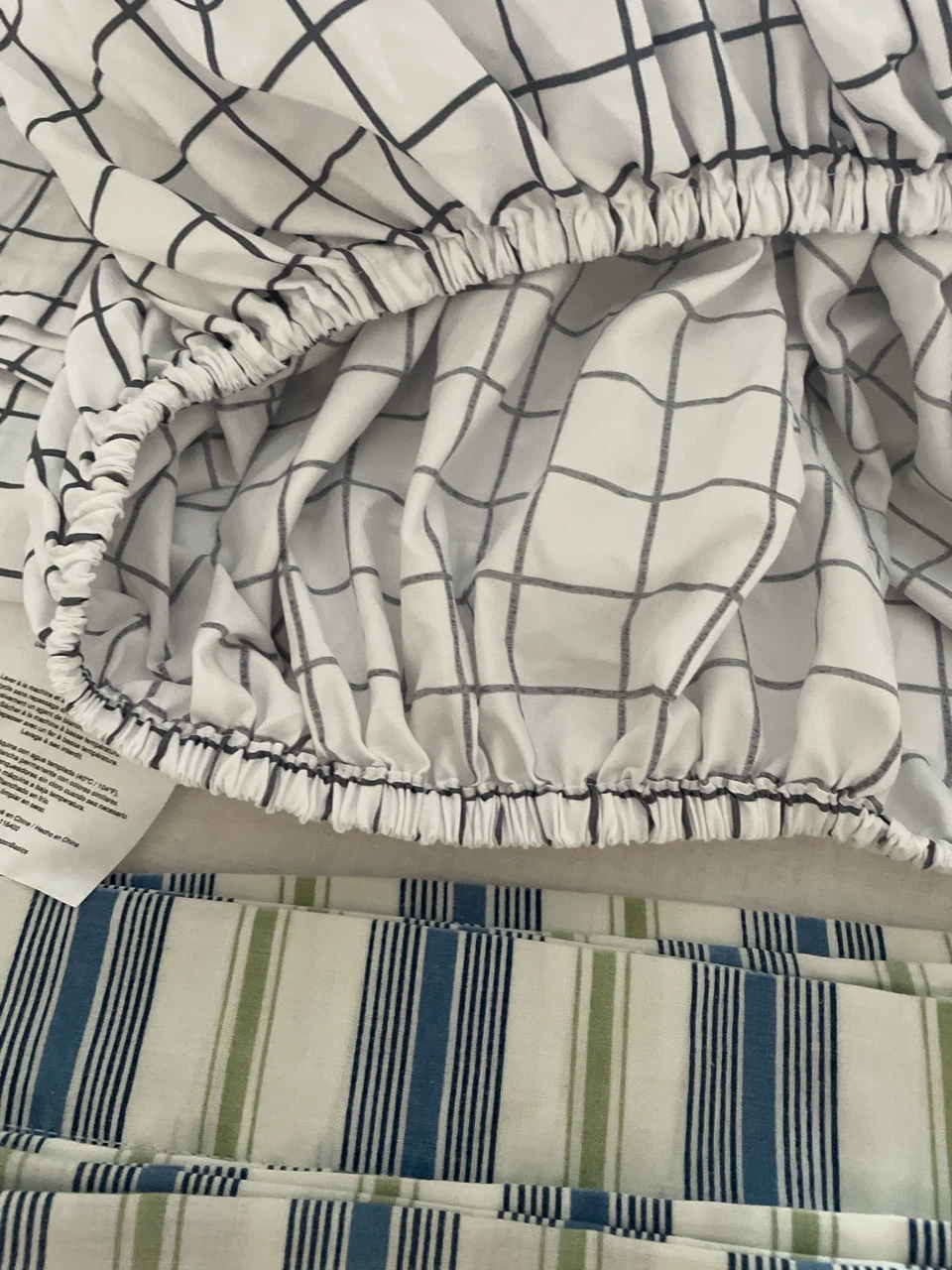 AmazonBasics Queen Sheet Set - White Grid & Stripes - photo 4