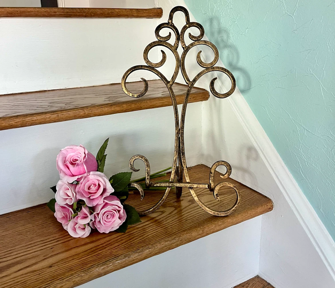 BEAUTIFUL WROUGHT IRON PHOTO/BOOK STAND