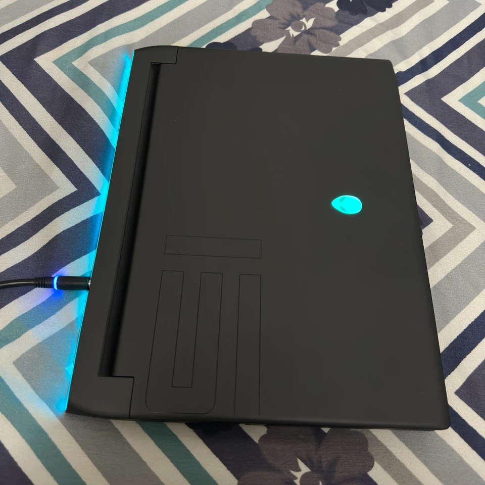 Alienware m15 R7 Gaming Laptop