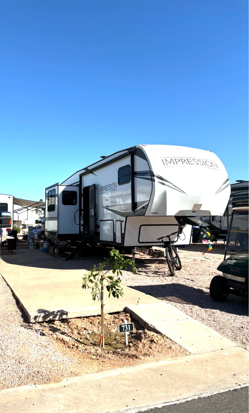 Fifth wheel trailer, bunkhouse