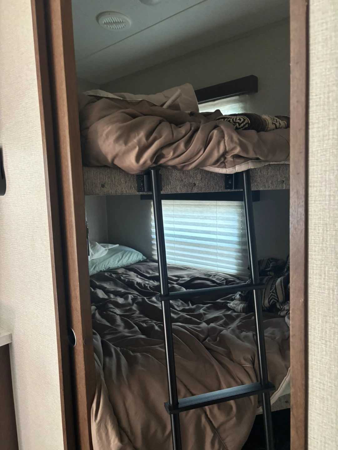 Fifth wheel trailer, bunkhouse - photo 5