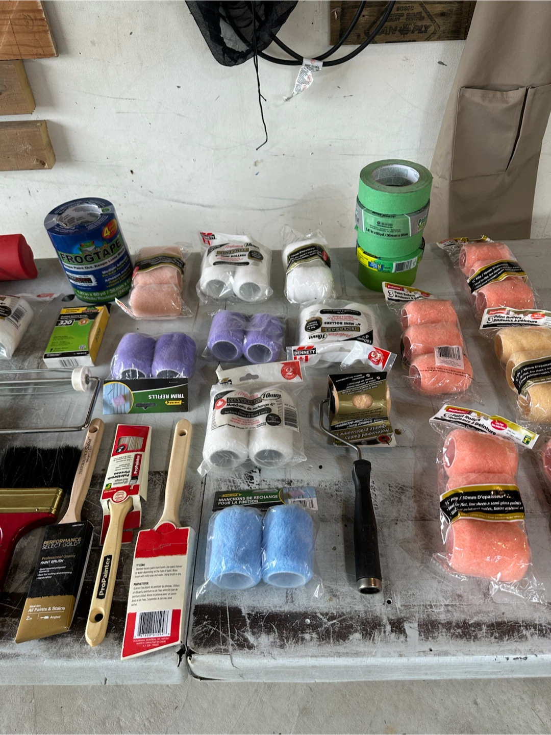 Painting supplies: brushes, rollers and tape - photo 2