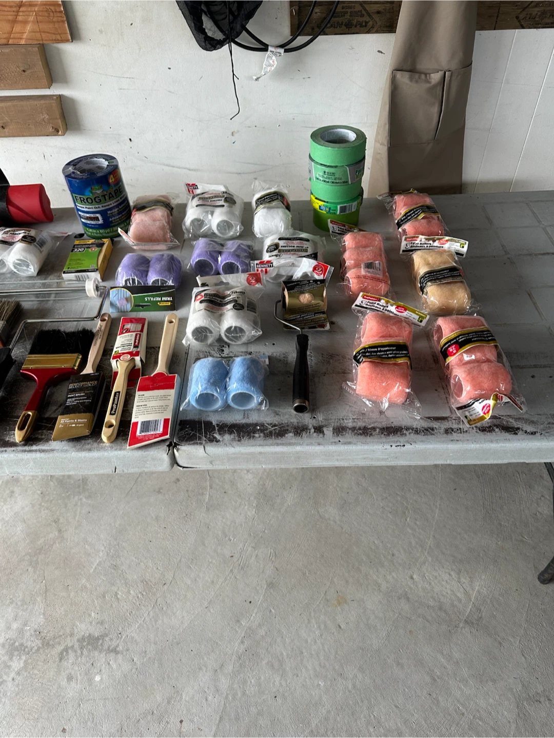 Painting supplies: brushes, rollers and tape - photo 3