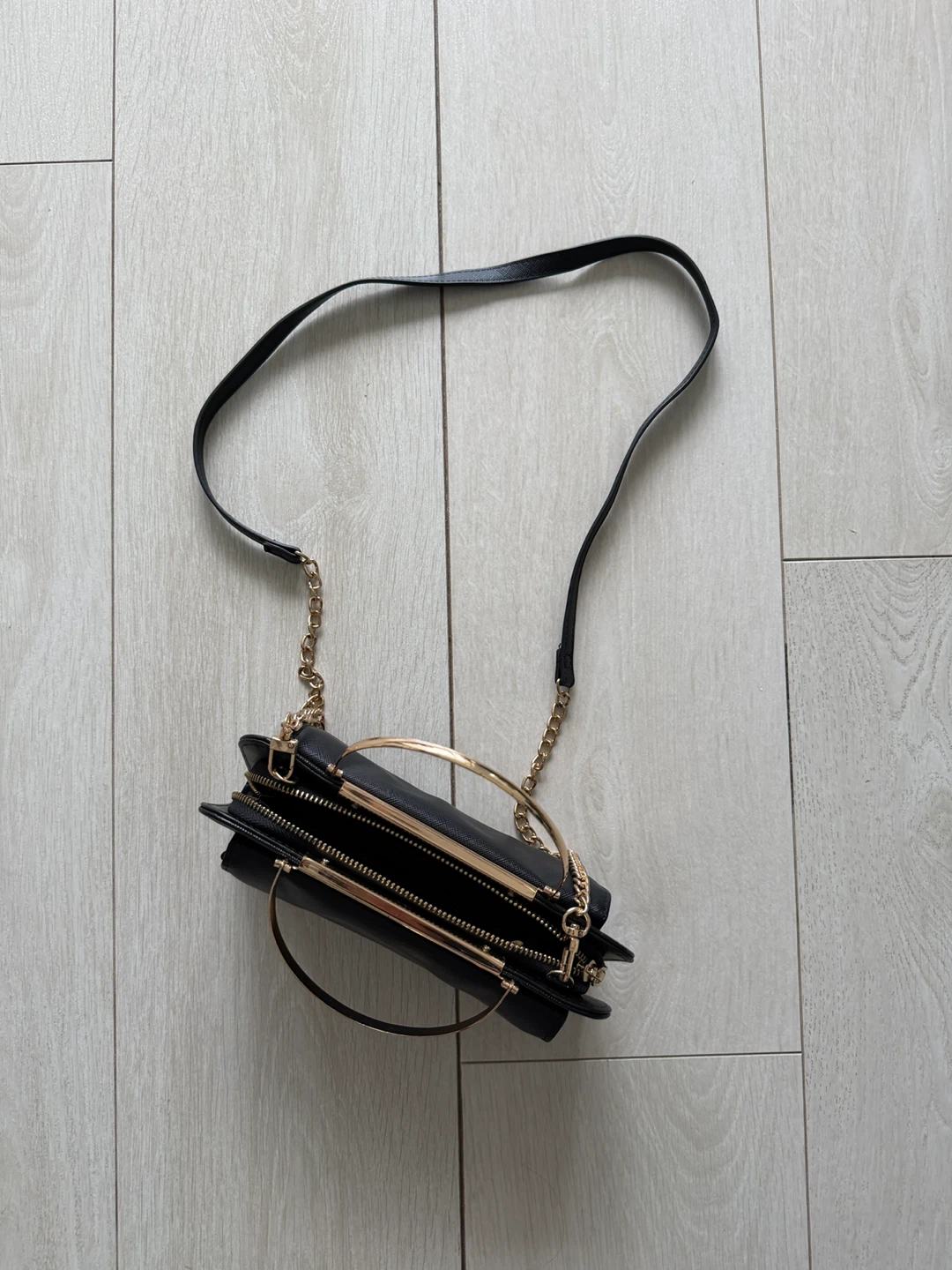 Black bag with gold hardware - photo 2