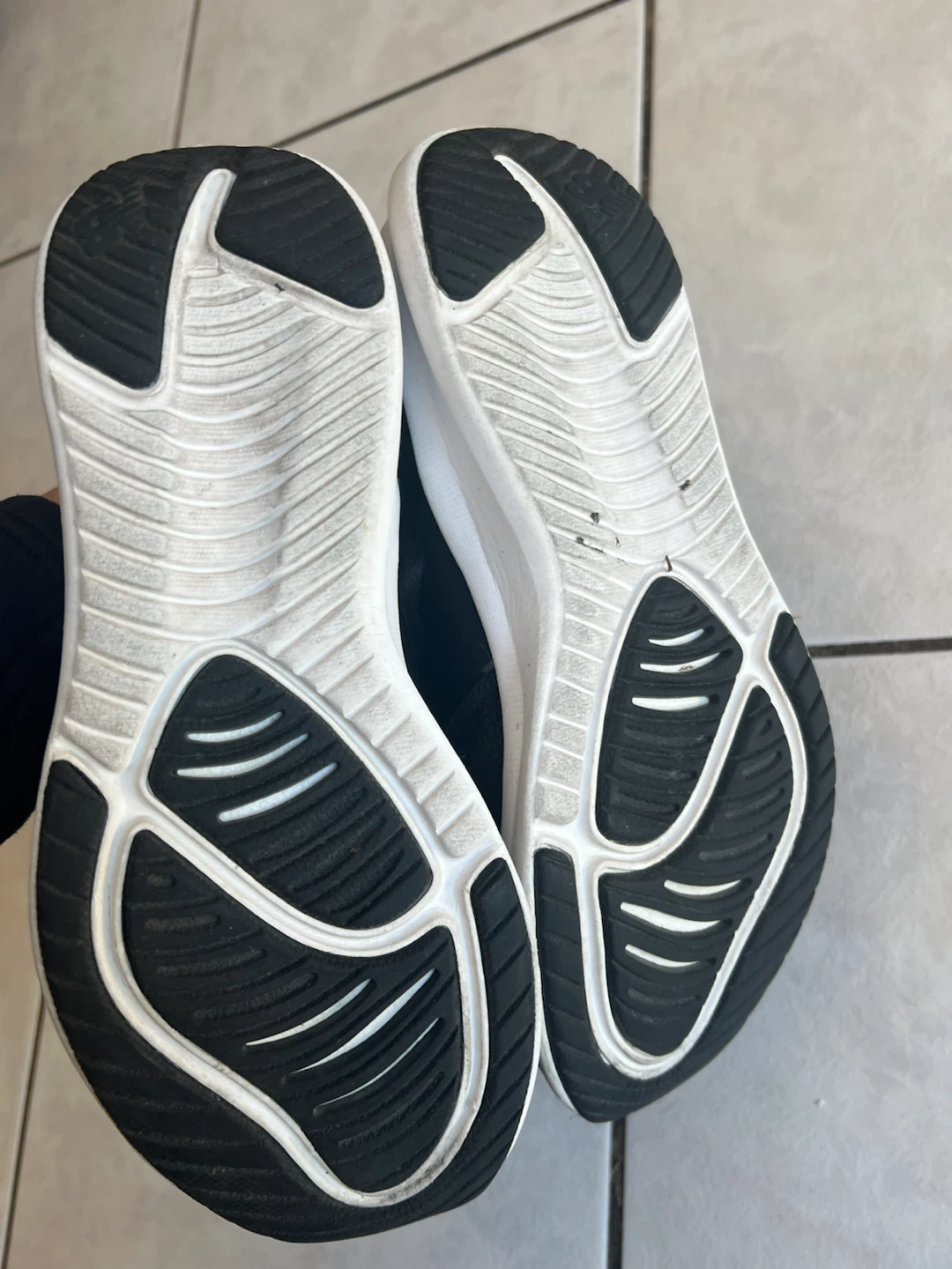 New Balance Women's Black Running Shoes size 7.5 - photo 4