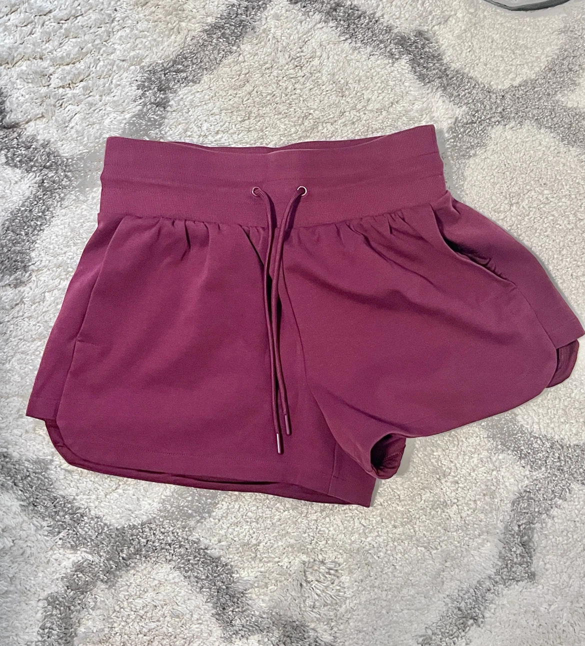 Old Navy Active High-Rise Shorts Burgundy (size M)