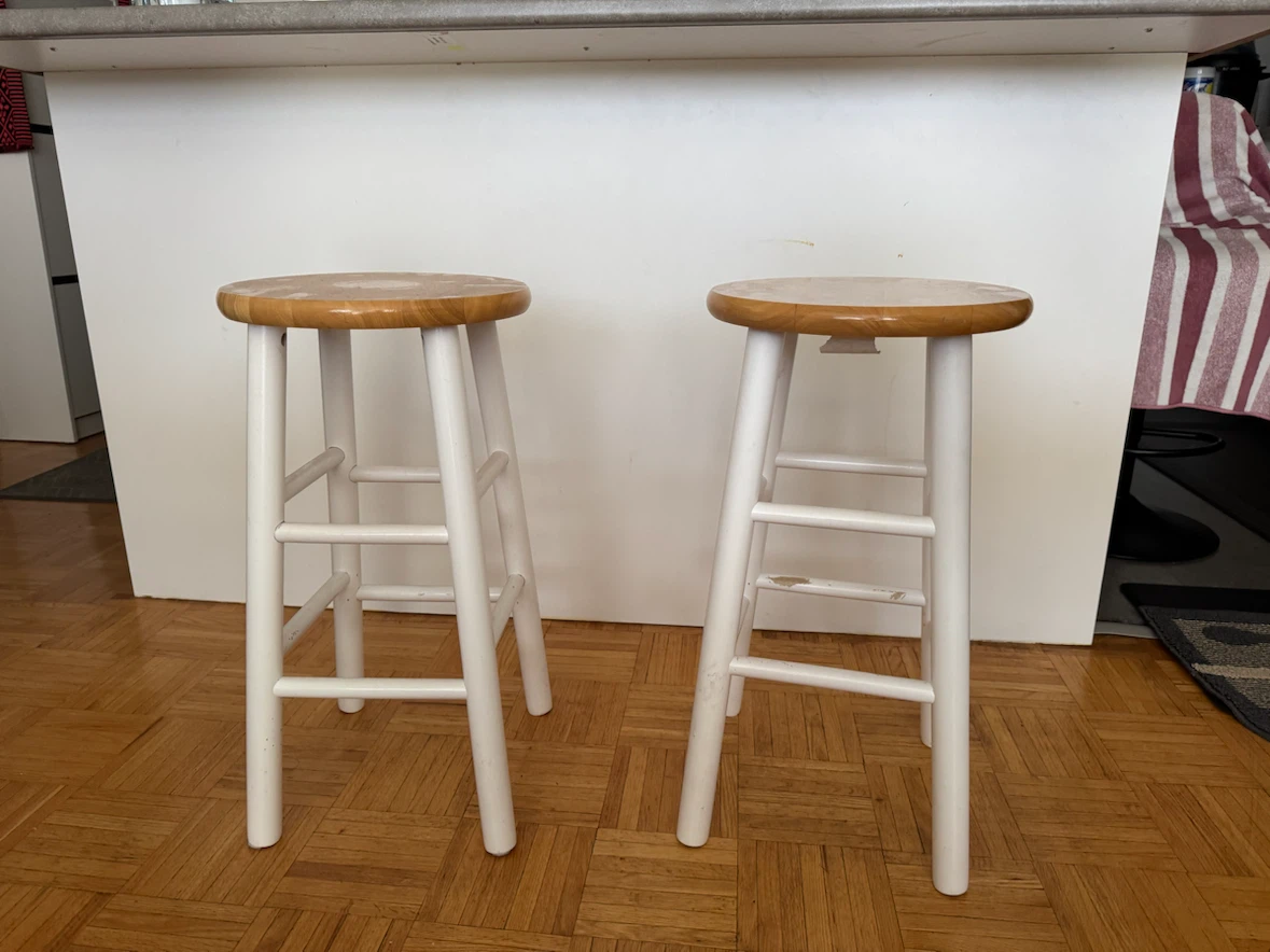 Set of 2 Bar Stools - Wood Seat, White Legs - photo 4