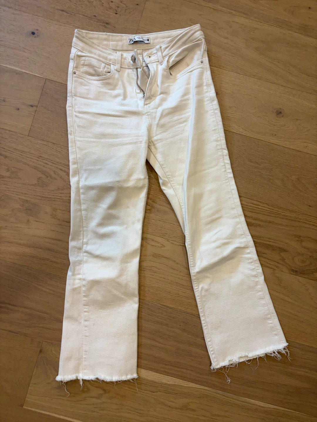 White Zara High-Waisted Flare Jeans size 2