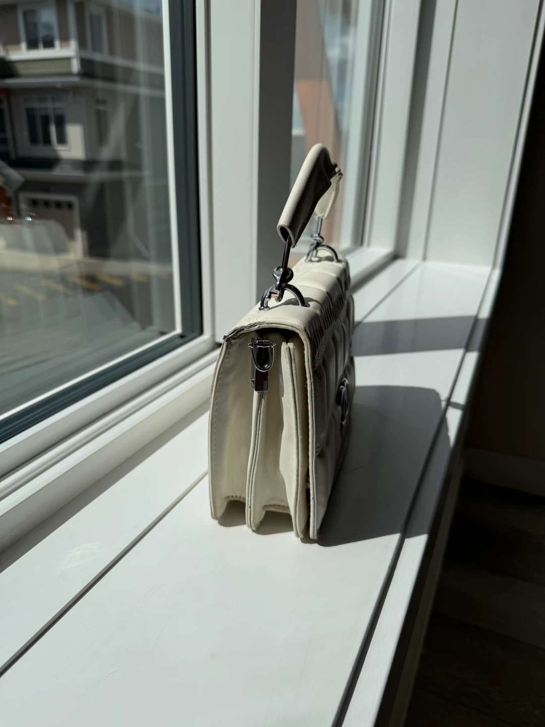 White Quilted Handbag with Chain Strap - photo 4