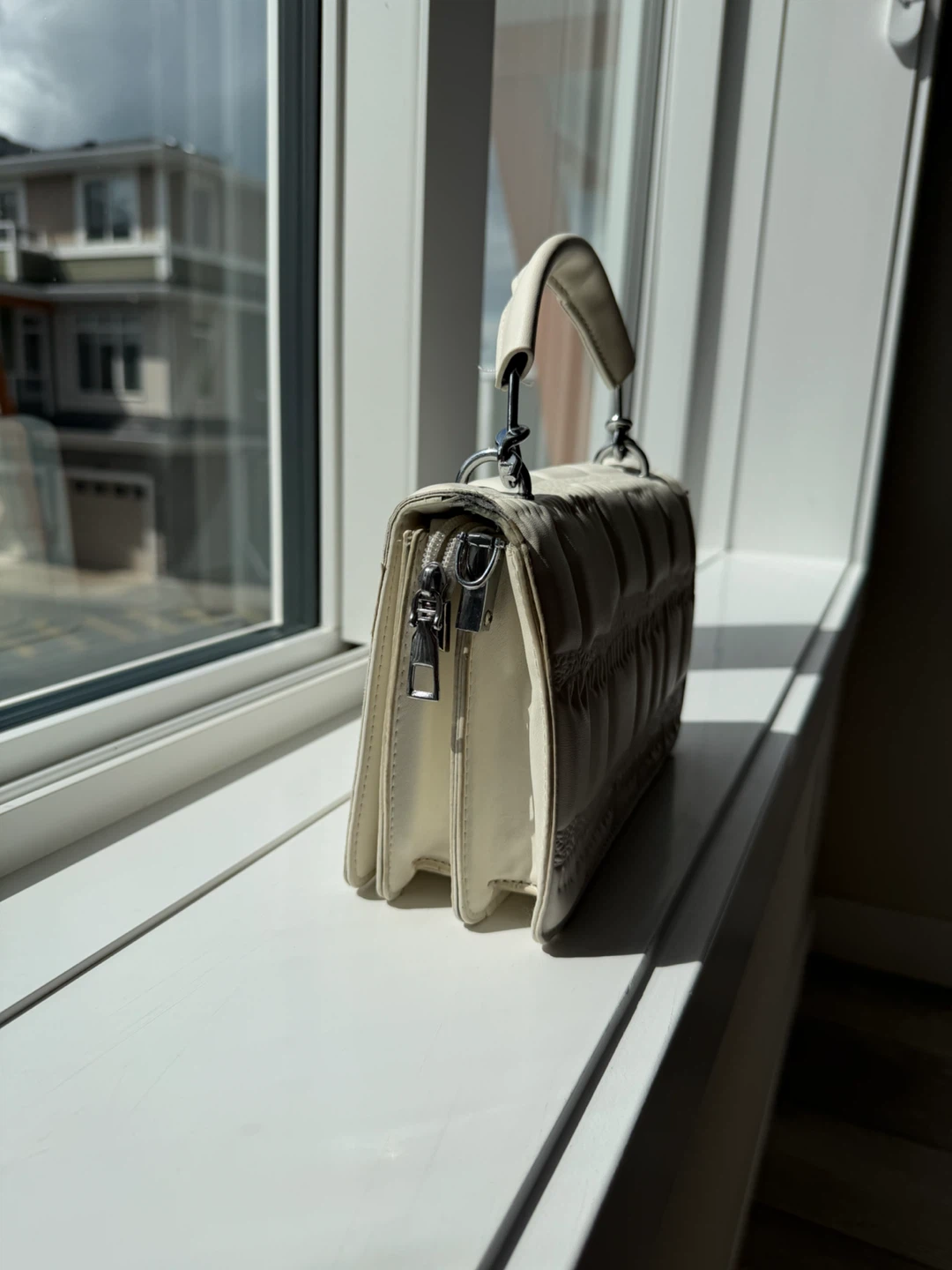 White Quilted Handbag with Chain Strap - photo 5
