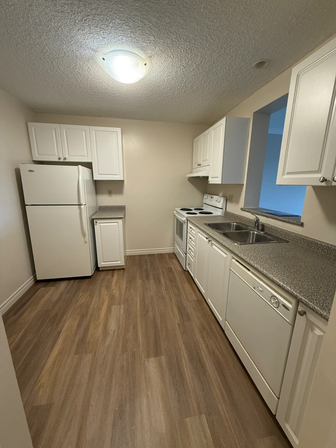 1 Bedroom + Den Apartment for Rent - photo 5