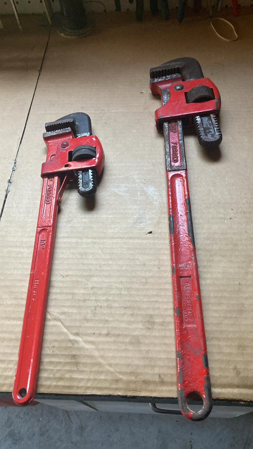 Mastercraft Pipe Wrenches - 24inch & 14" - Red