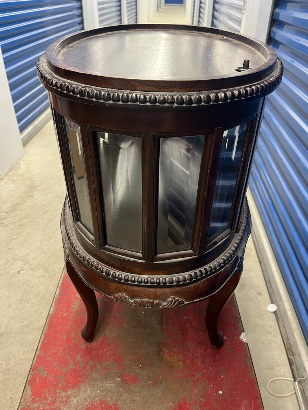 Vintage oval vitrine display cabinet / end table double door - photo 2