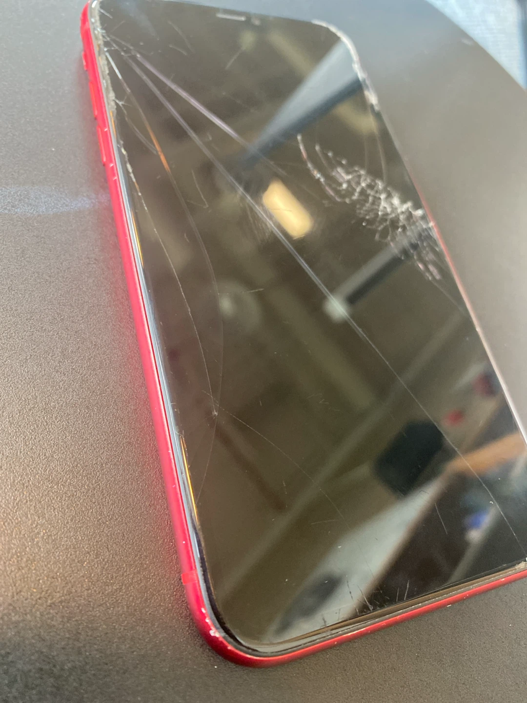 Apple iPhone 11 - Red