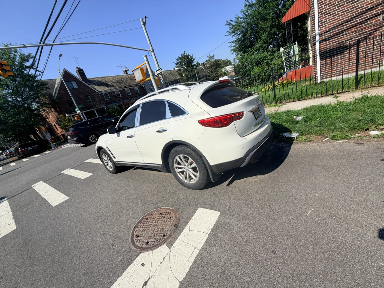 White Infiniti SUV