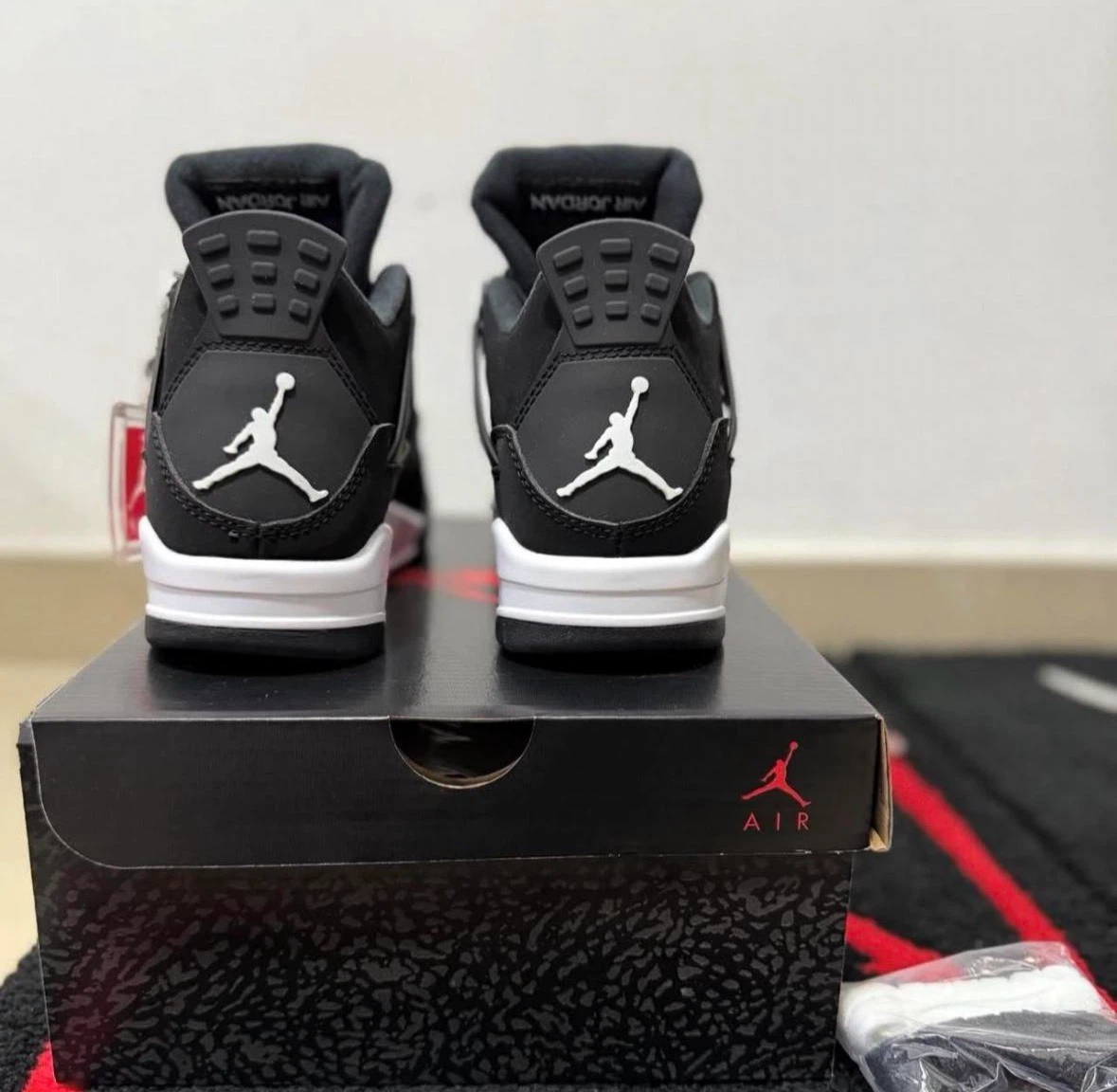 Air Jordan 4 Retro Black White - photo 3