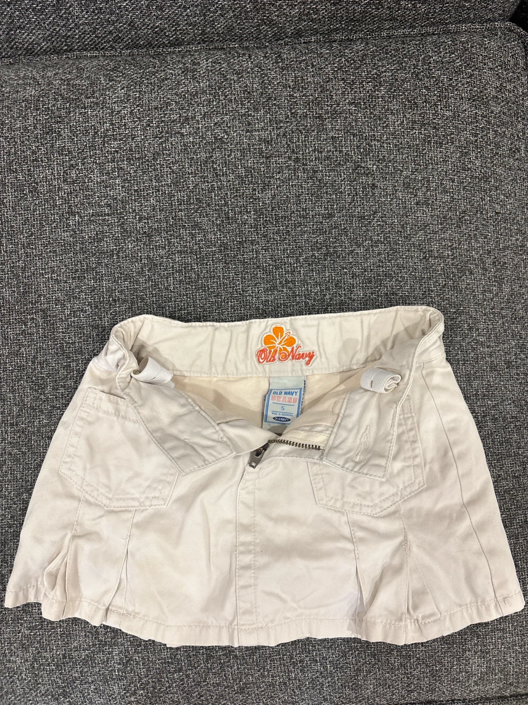 Girl’s Old Navy Beige Pleated Skort - photo 2