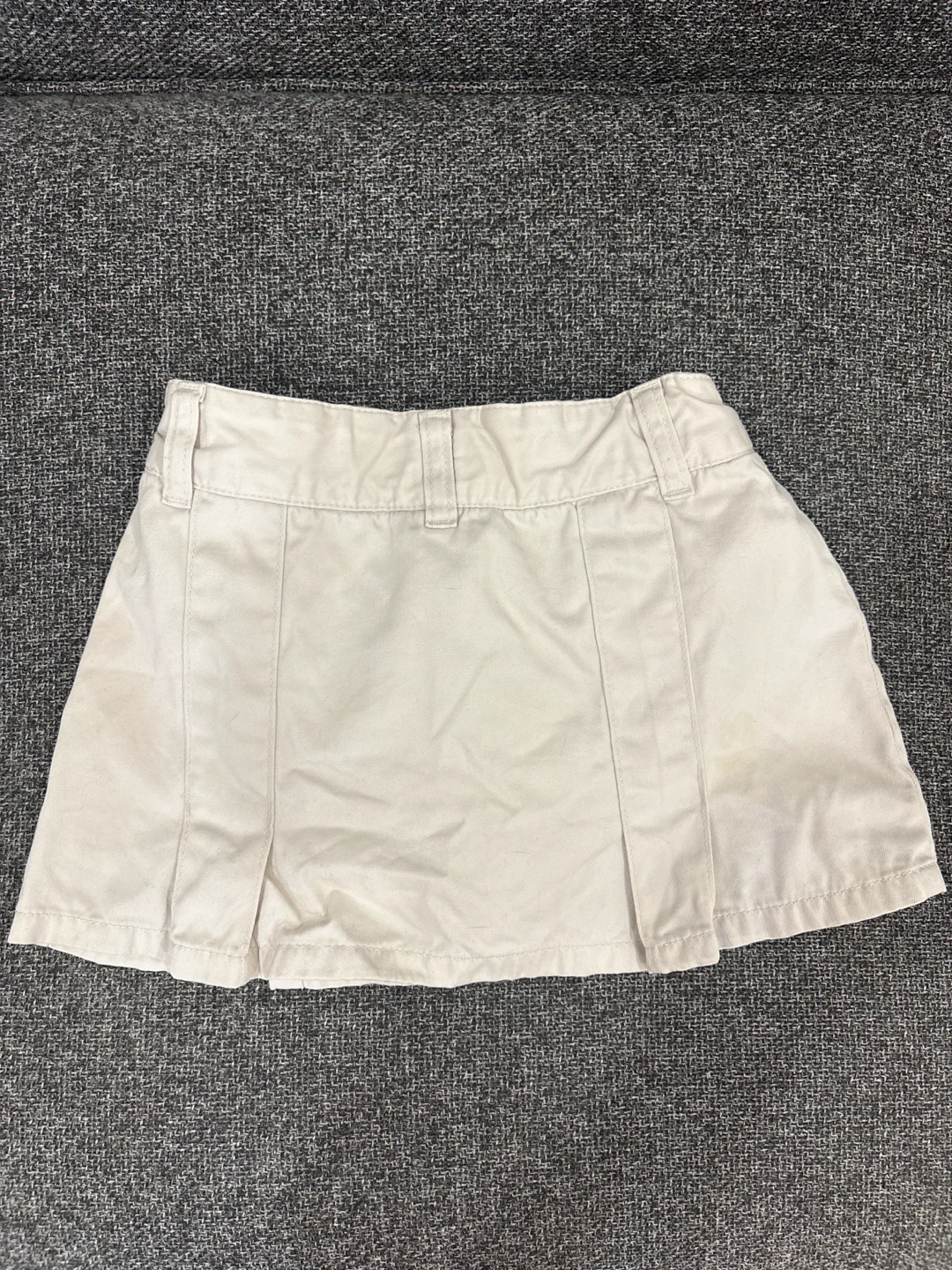 Girl’s Old Navy Beige Pleated Skort - photo 3