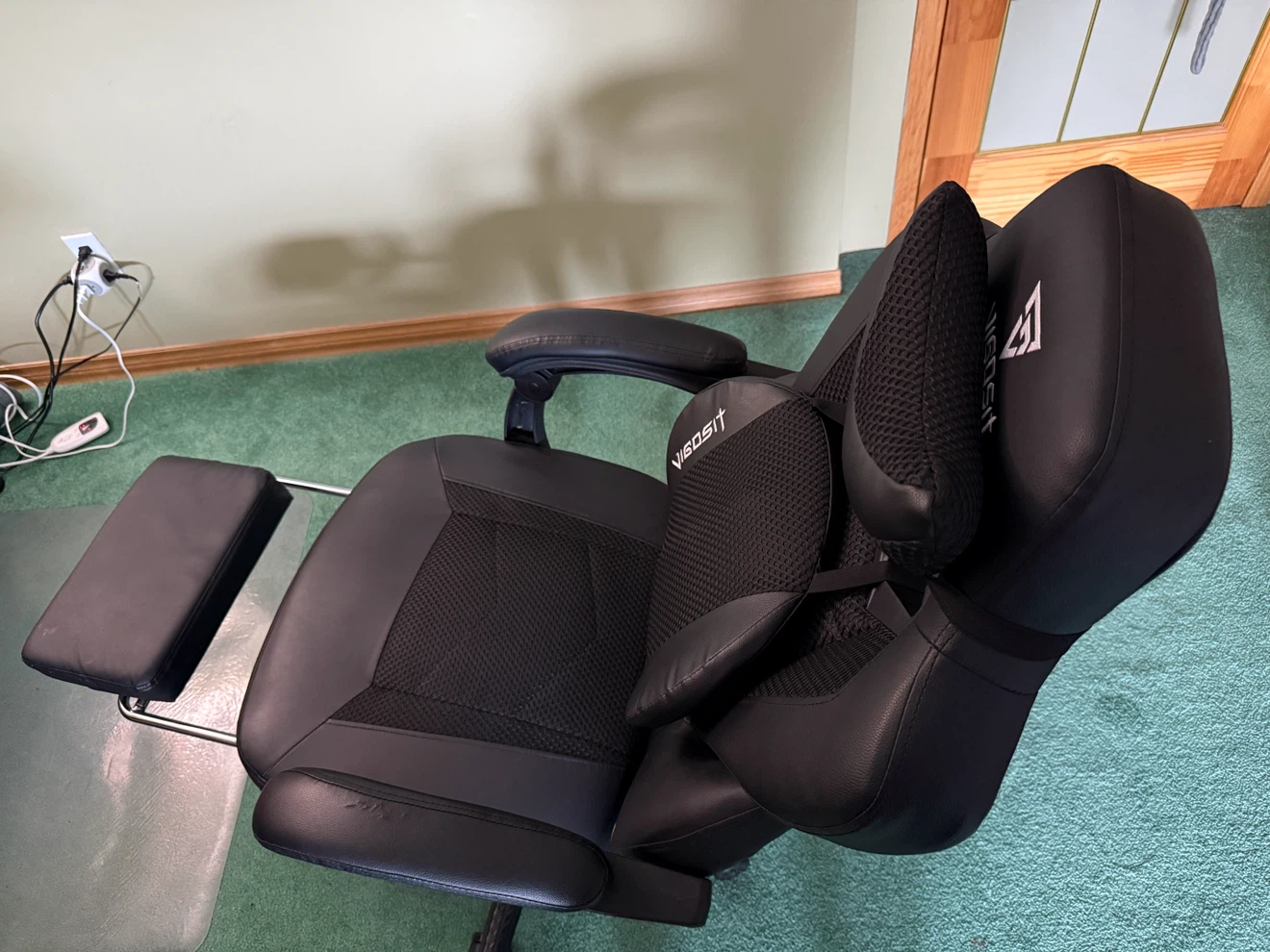 VIGOSIT Gaming Chair with Footrest - photo 2