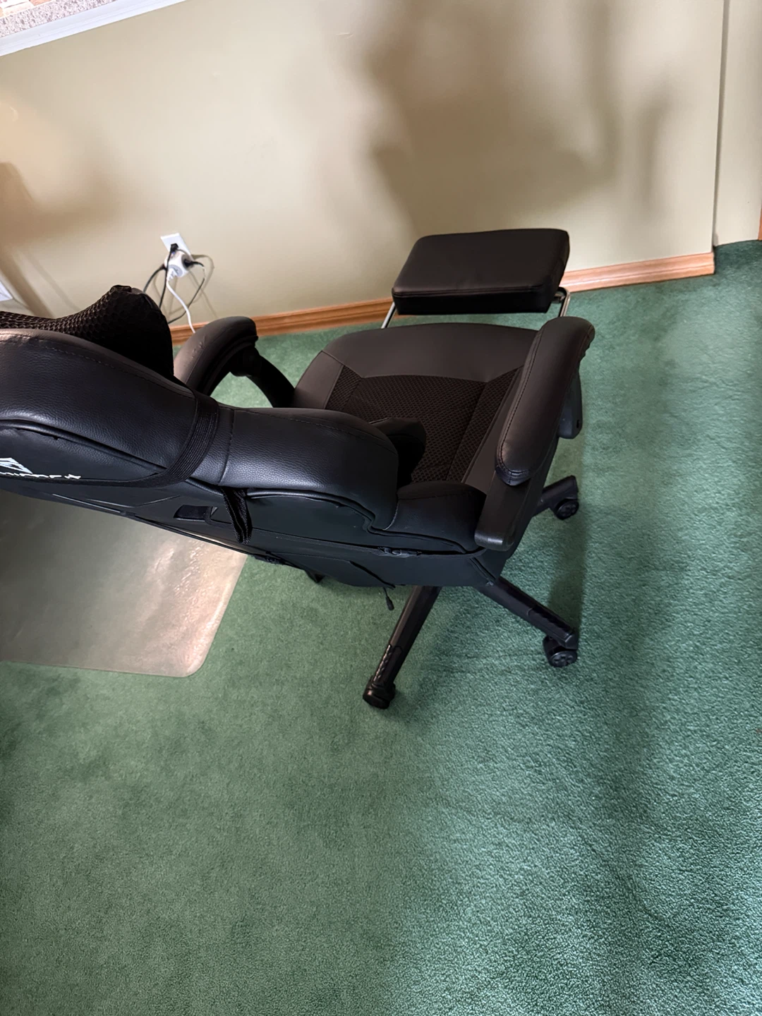 VIGOSIT Gaming Chair with Footrest - photo 3