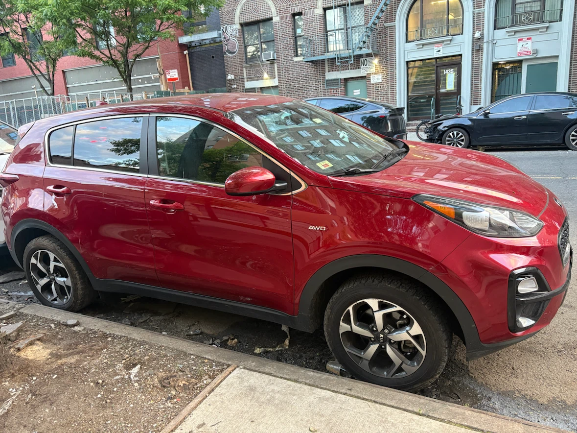 Red Kia Sportage AWD - photo 2