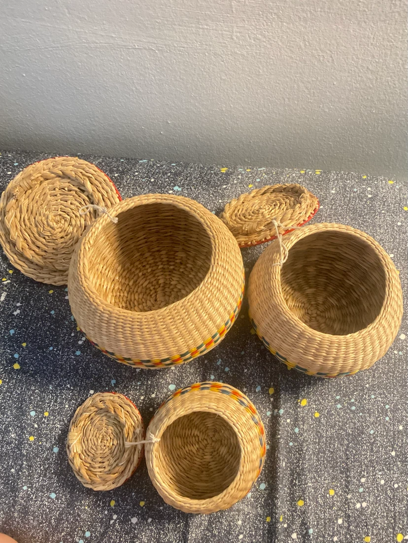 Beautiful Artisan Handwoven Seagrass Baskets with Lids - photo 2