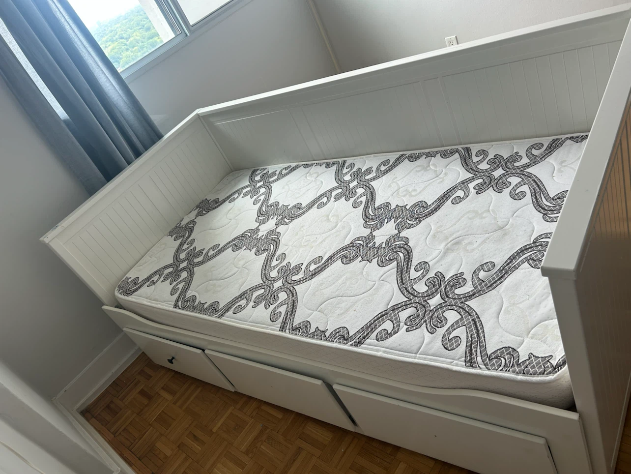 White Daybed with Drawers and Mattress - photo 2