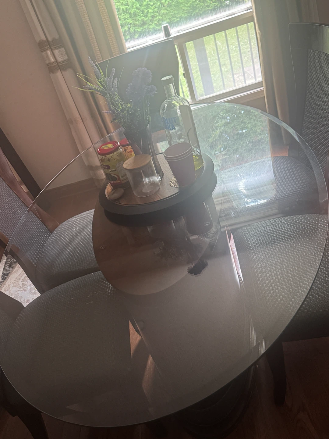 Dinning table with free gifts