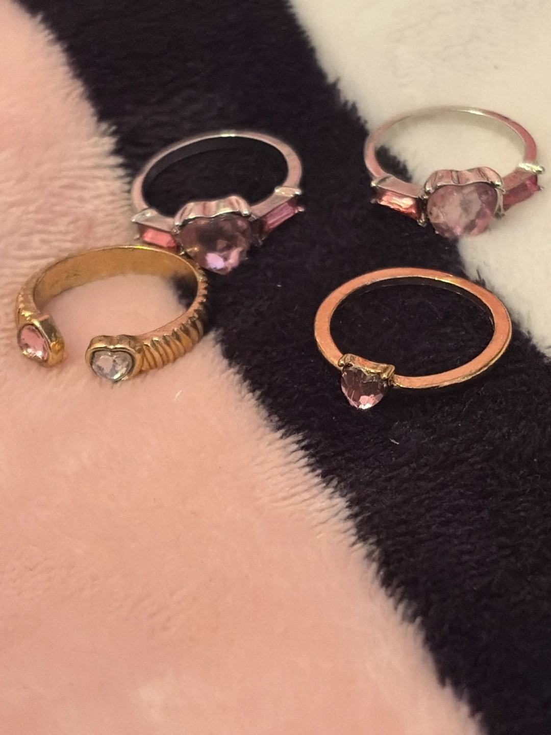 Set of 4 Heart Shape Rings