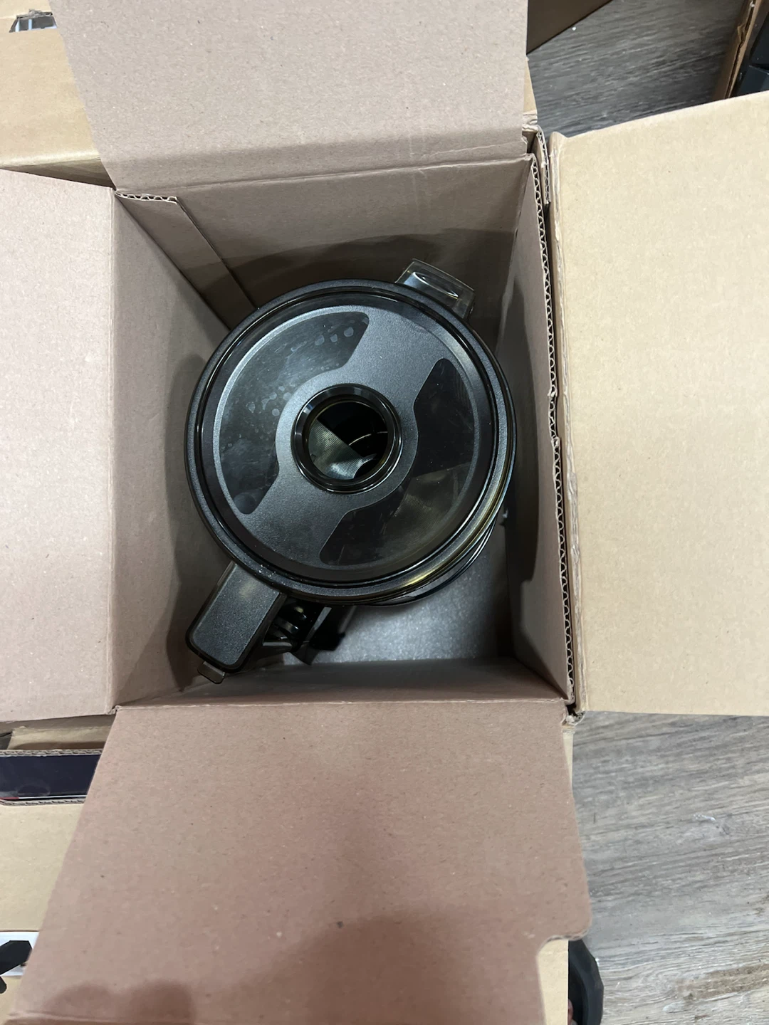 Kuvings AUTO Series Hands-Free Slow Juicer - photo 2