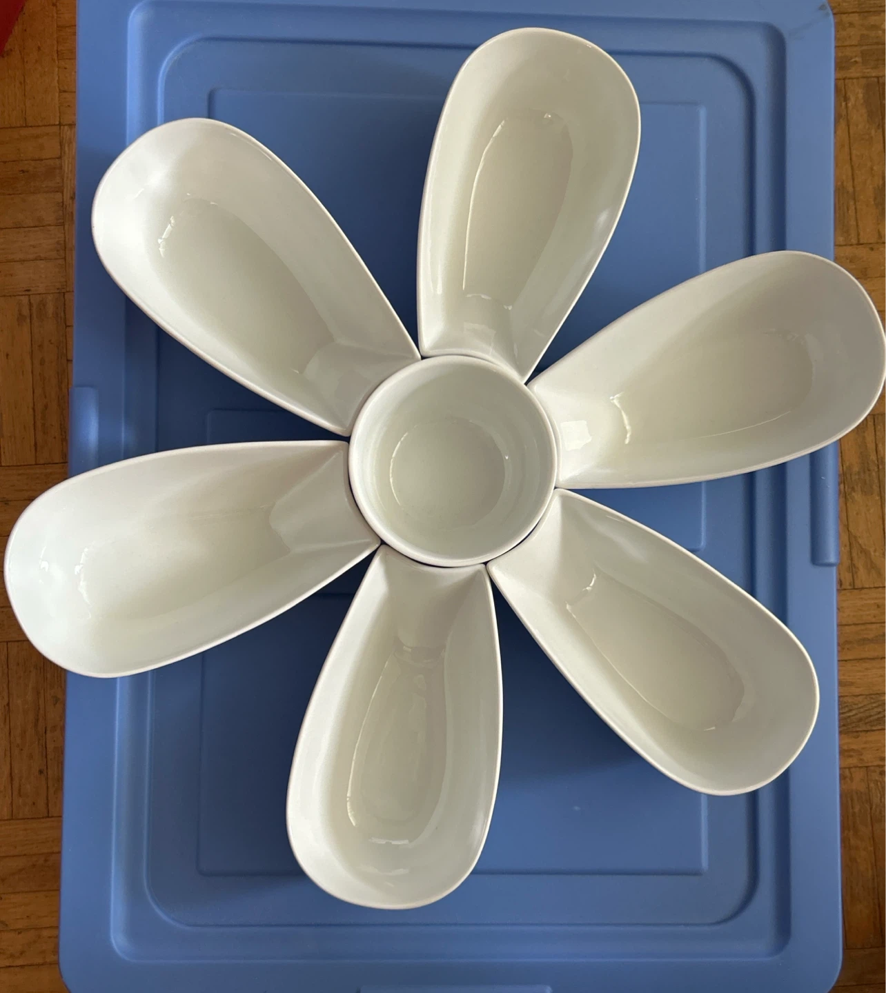 White Petal Serving Platter with Centre Bowl