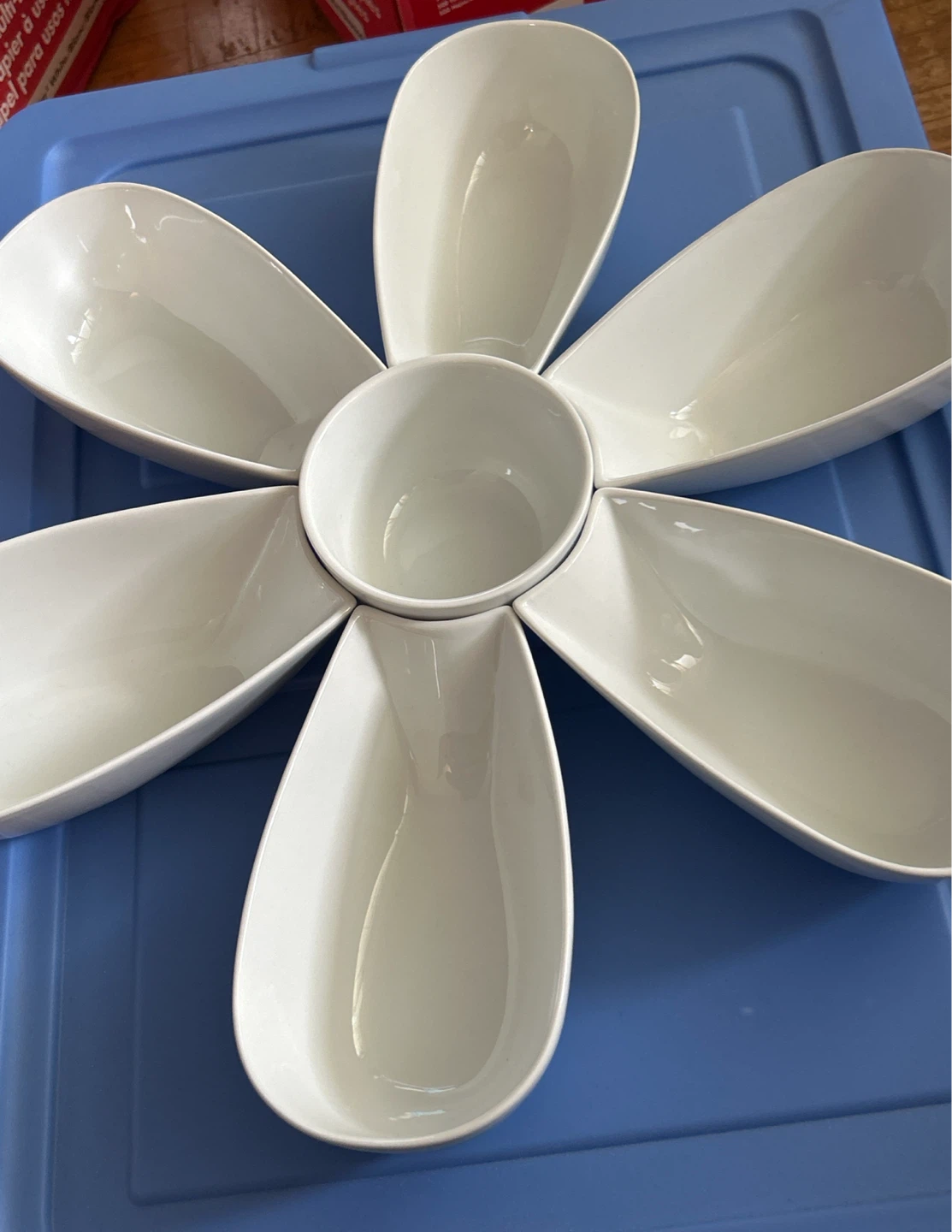 White Petal Serving Platter with Centre Bowl - photo 2