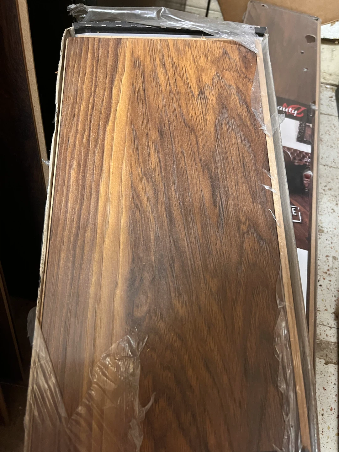 PREMIUM GERMAN-MADE LAMINATE FLOORING RED RIVER HICKORY 101 SQFT