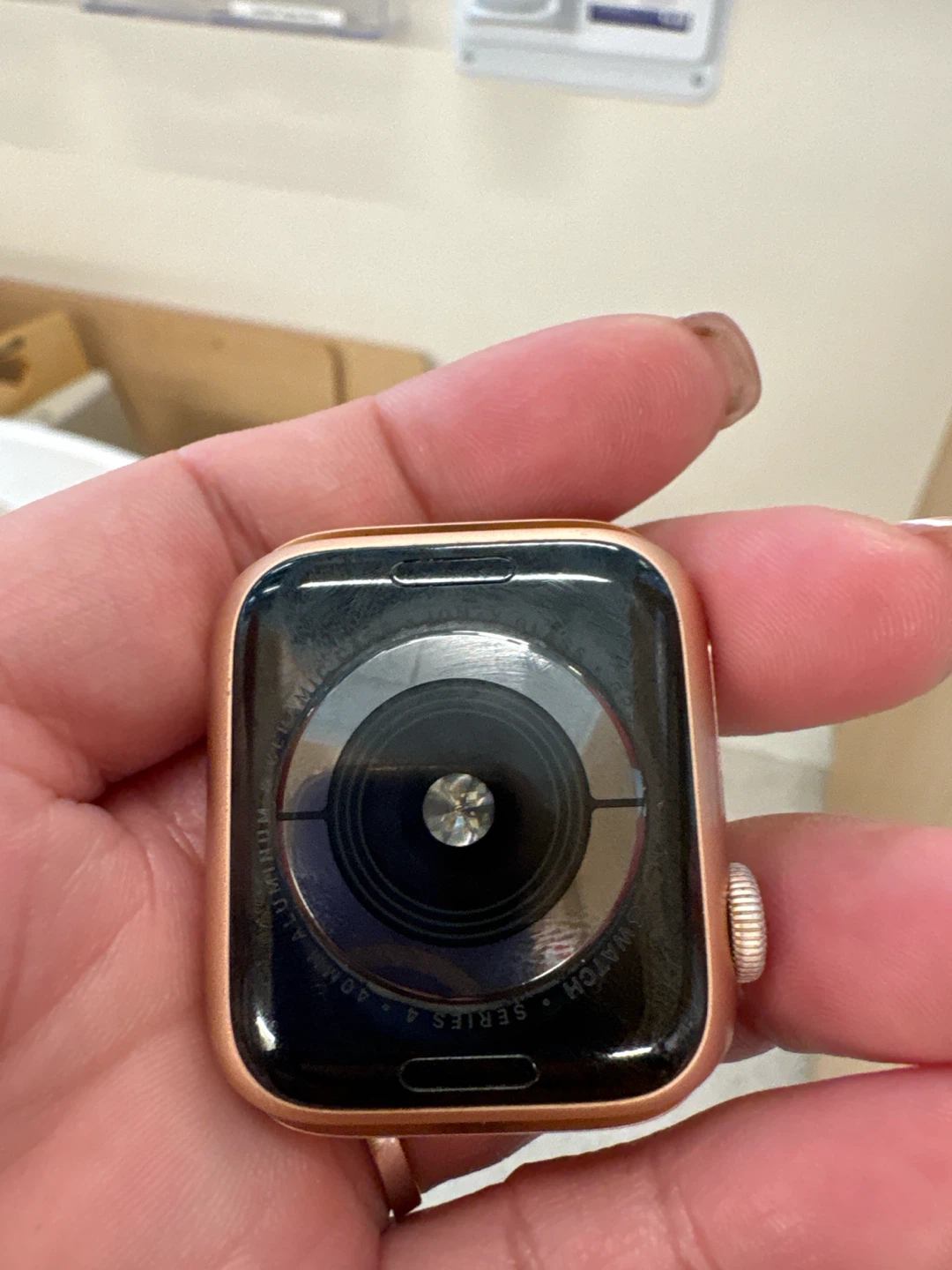 Apple Watch Series 4 Gold Aluminum Case 40mm - photo 2