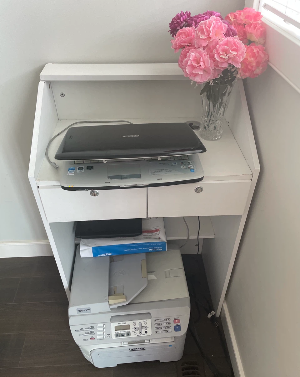 Computer desk -Perfect for small space