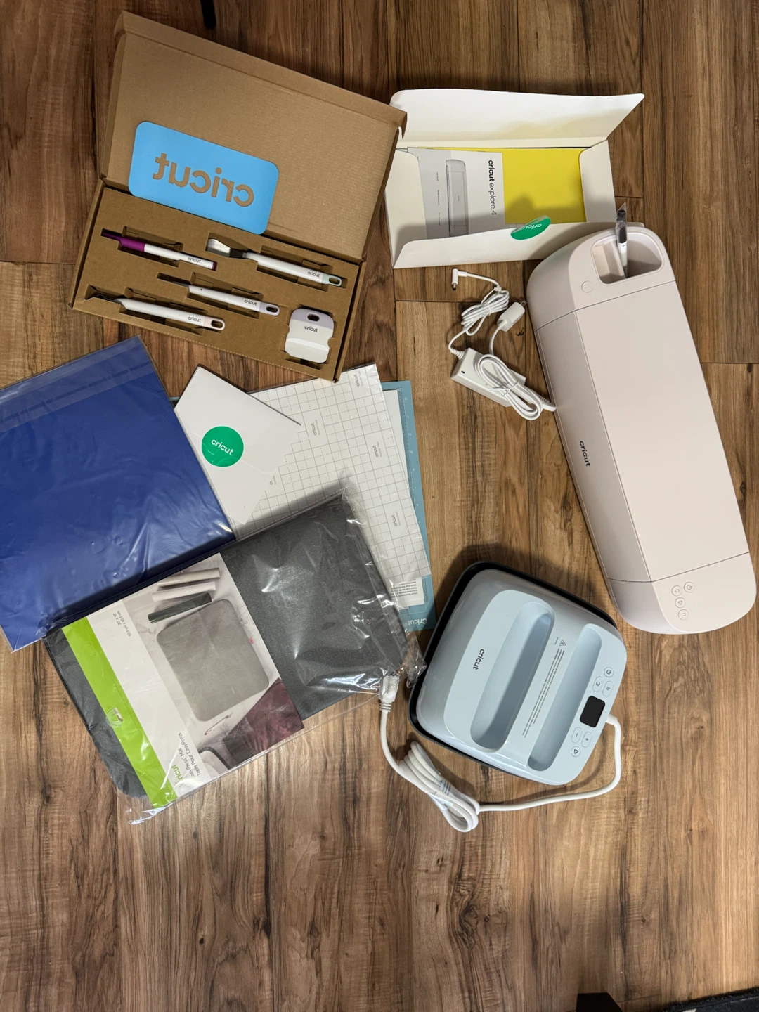 Cricut Explore 4 Machine with EasyPress and Accessories