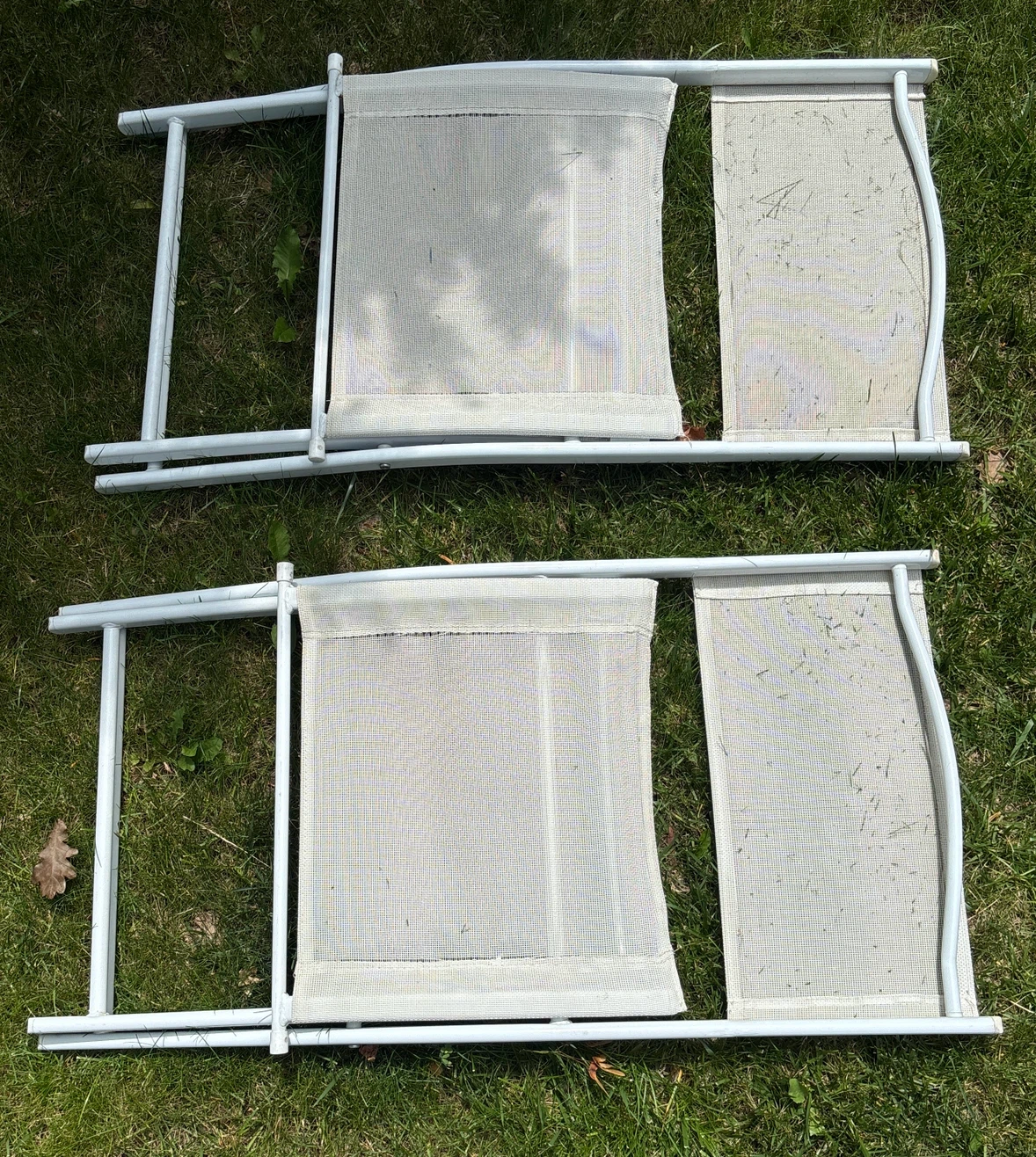 Beautiful Top-tier White Folding Chairs - photo 3