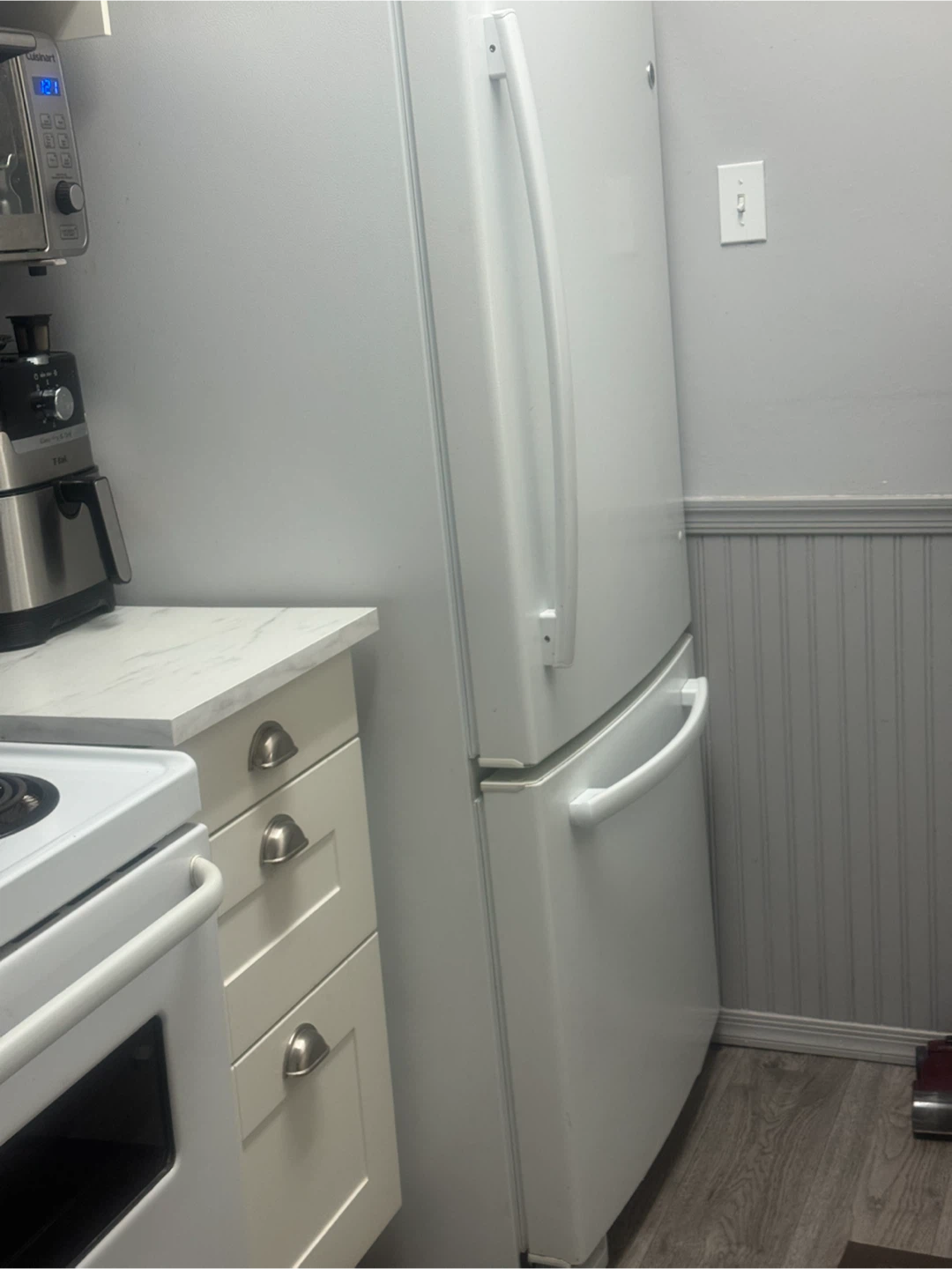GE Bottom-Freezer Refrigerator – Excellent Condition