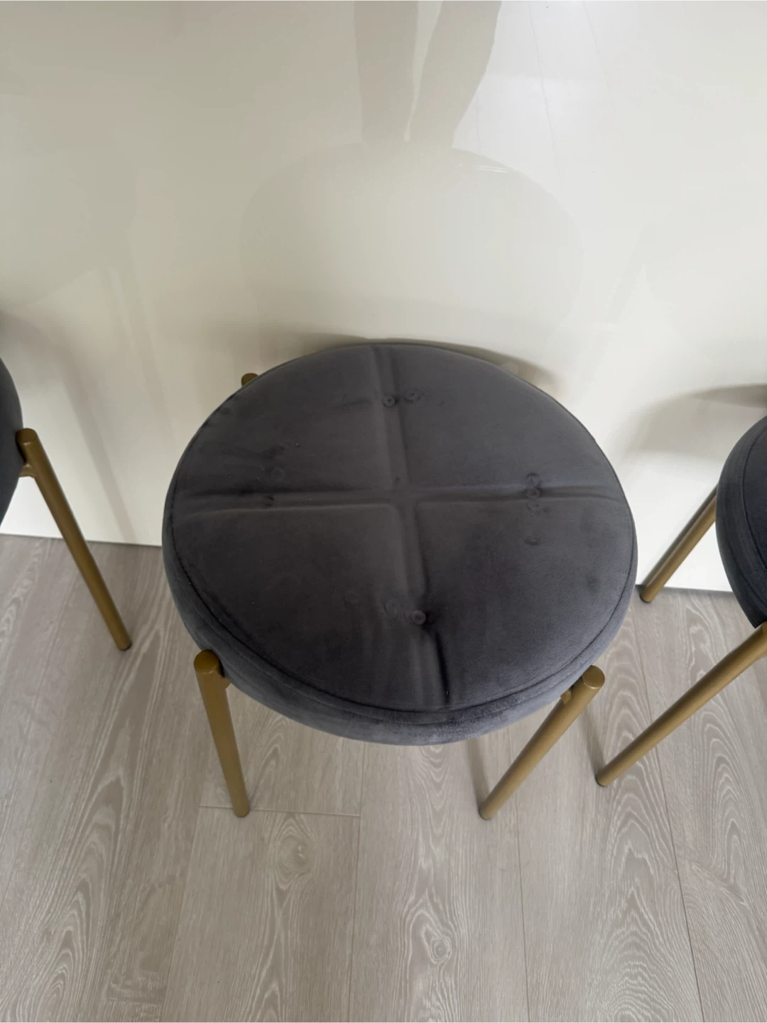 Set of 4 Dark Grey Velvet Stools with Gold Legs - photo 3