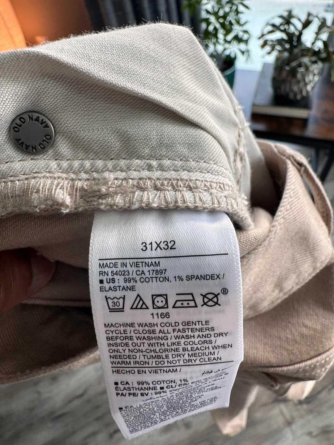 Men’s Old Navy light tan / beige jeans 31w 32L