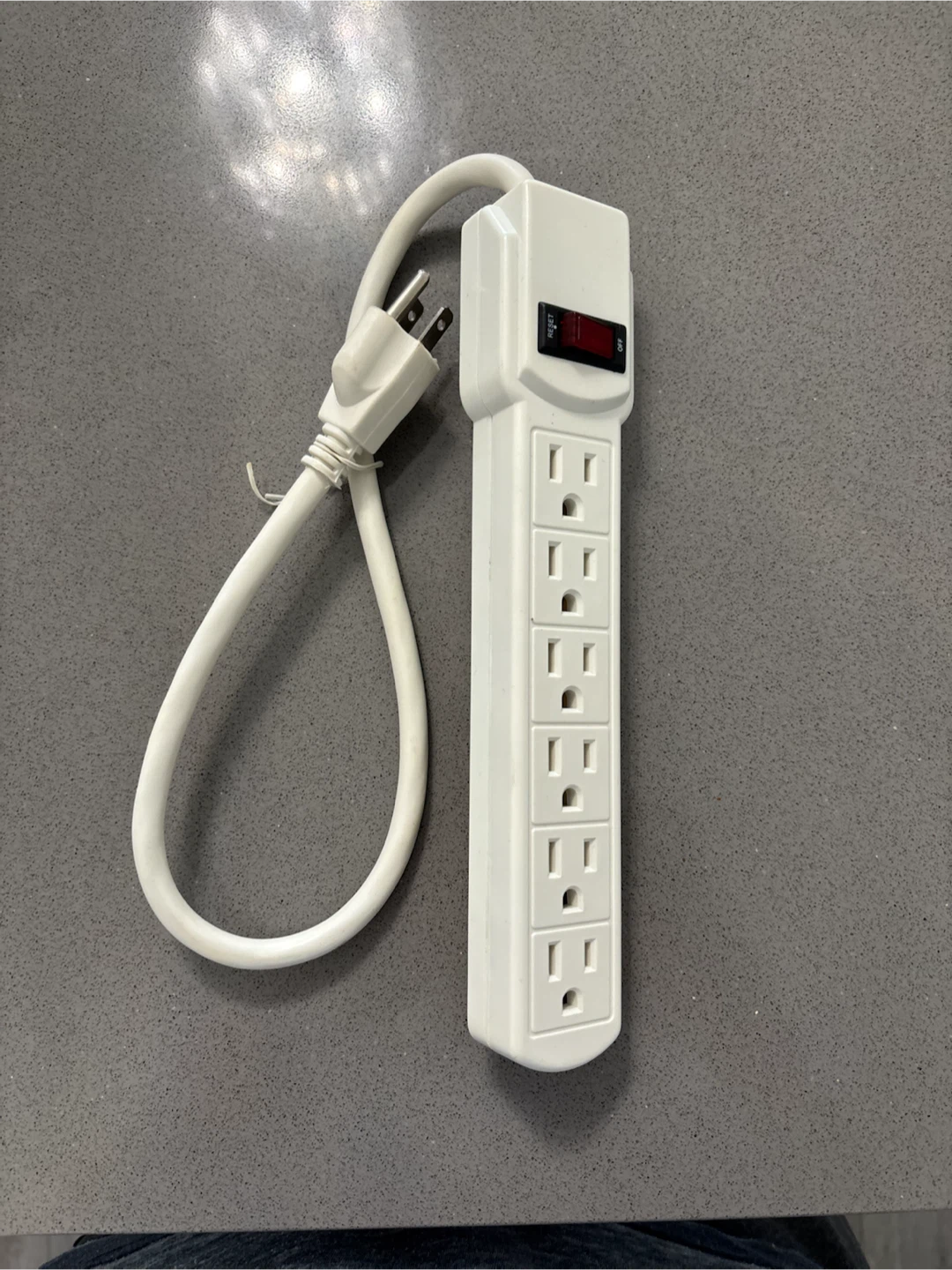 $5 ea Globe Electric 6-Outlet Power Bar with Switch - photo 2
