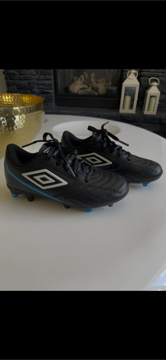KIDS UMBRO Soccer Cleats Size 12 - photo 2