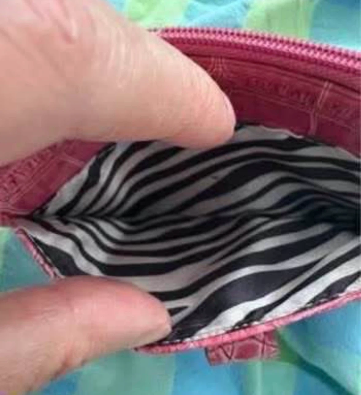 Guess wallet (Good condition) (Free) - photo 3