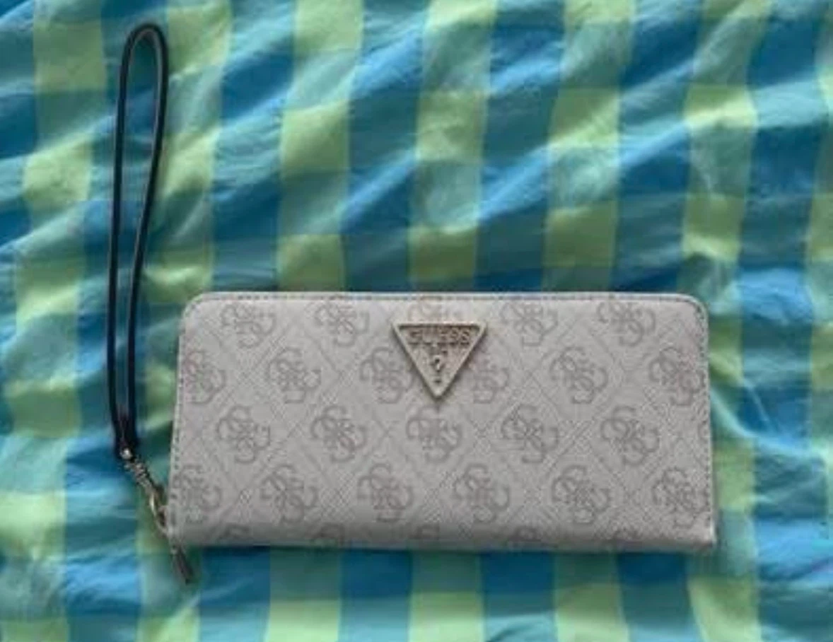 Guess Wallet (New) (Authentic)