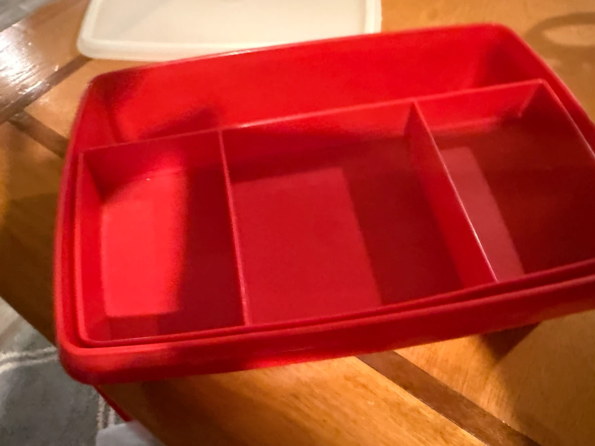 Tupperware Divided Red Serving Dish - photo 2