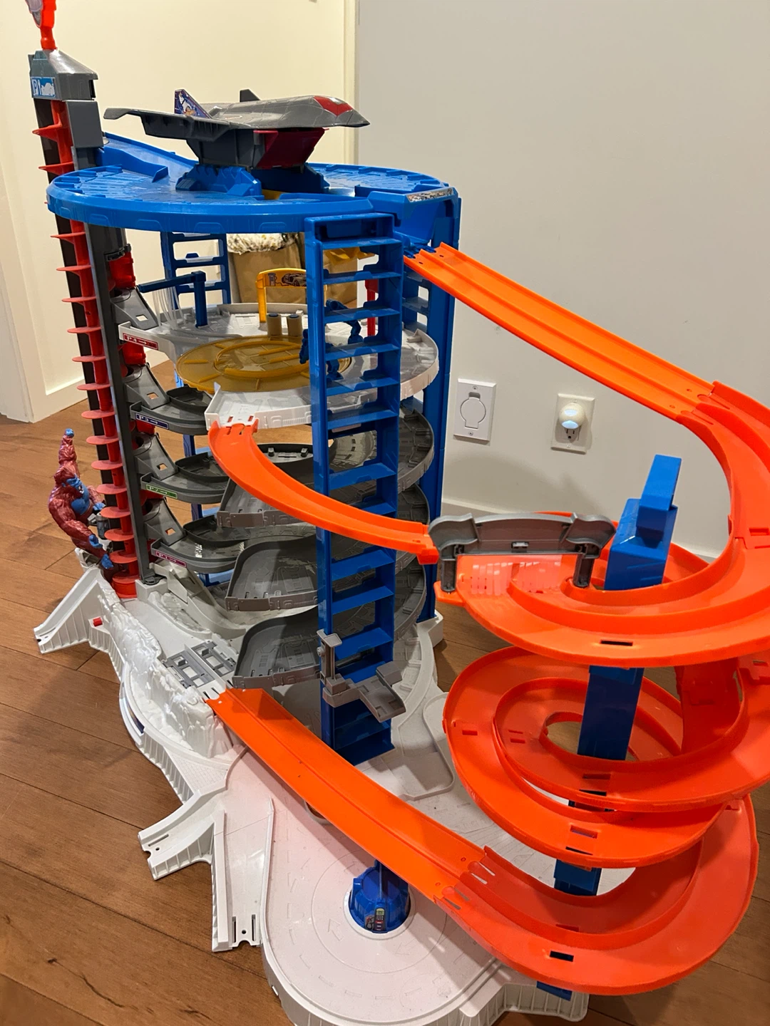 Hot Wheels Super Ultimate Gorilla Garage