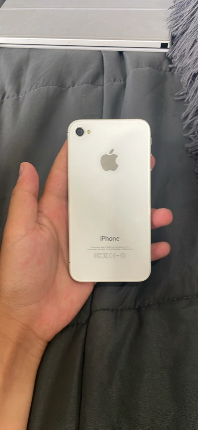 White Apple iPhone 4
